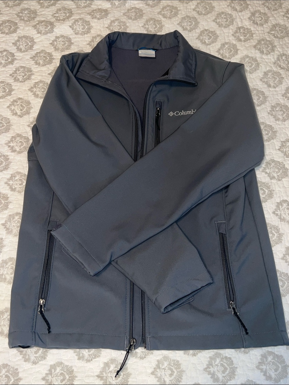 Columbia Men's Dark Gray Softshell Jacket with Zip Pockets